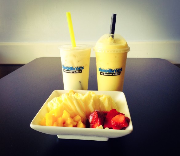 Mango Smoothie with lychee jelly and strawberries, and Jasmine Tea with grass jelly