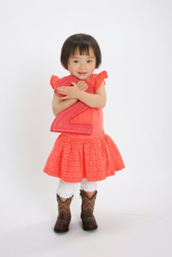 Hope, Roxy's biological cousin